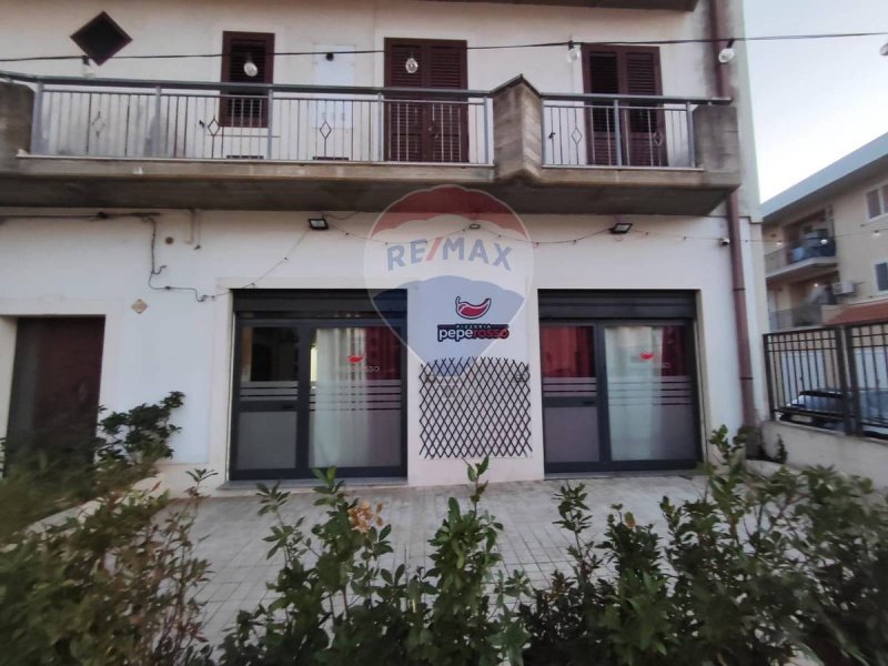 Immobile commerciale a Floridia