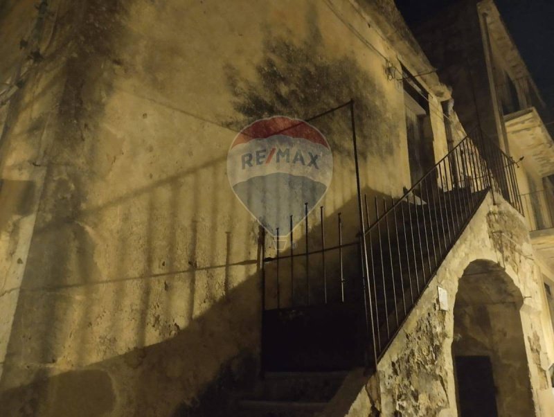 Особняк из двух квартир в Модика