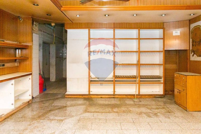 Kommersiell byggnad i Catania