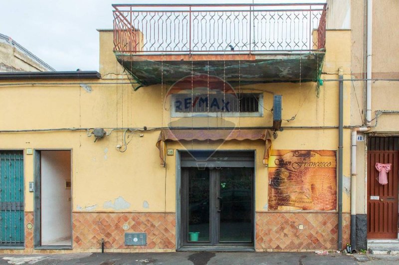 Kommersiell byggnad i Catania