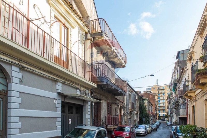 Half-vrijstaande woning in Catanië