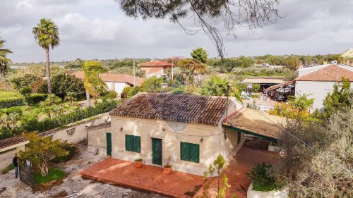 Вилла в Киарамонте-Гульфи