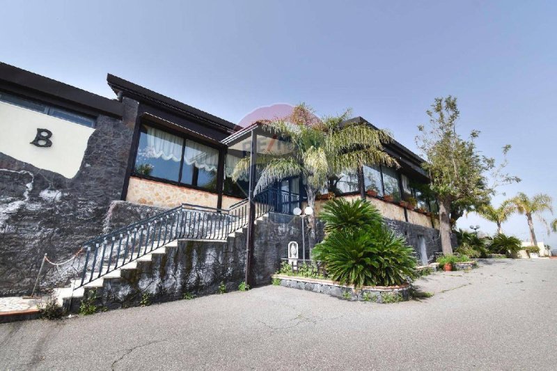 Inmueble comercial en Acireale