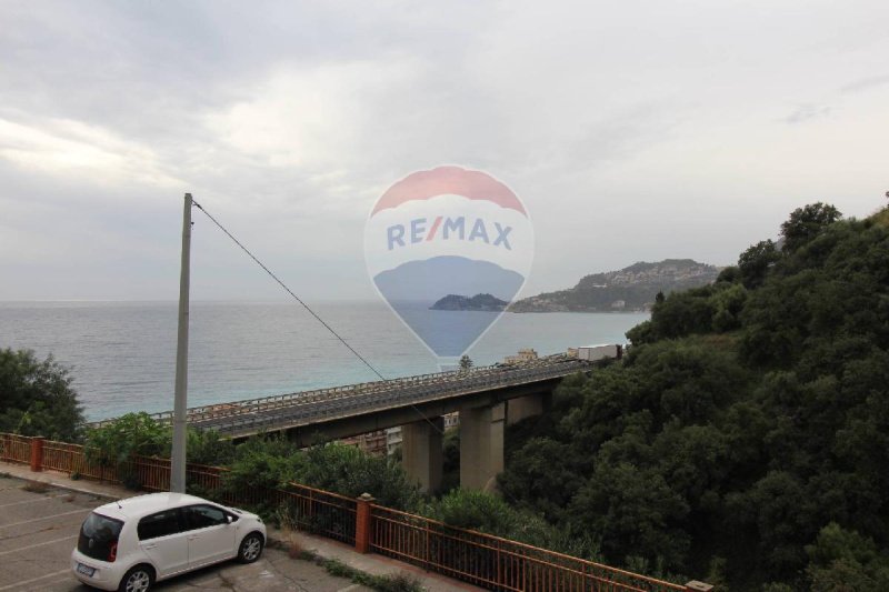 Lägenhet i Letojanni