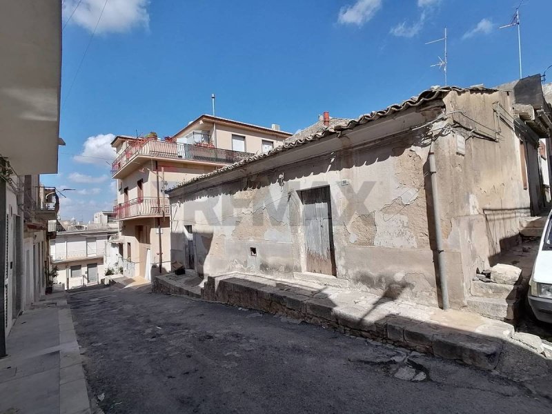 Vrijstaande woning in Comiso