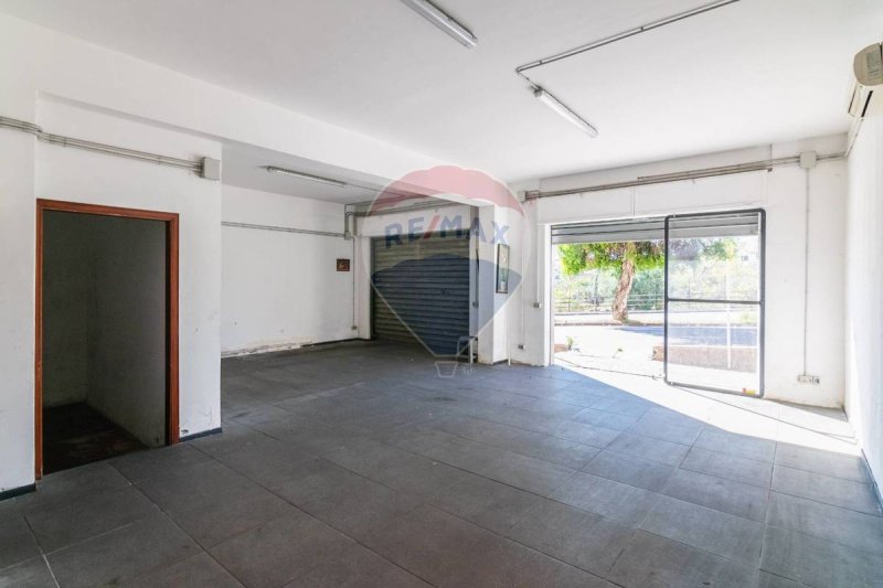 Edifício comercial em Sant'Agata li Battiati