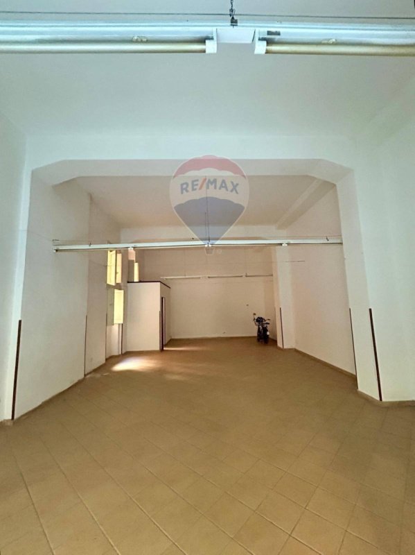 Inmueble comercial en Siracusa