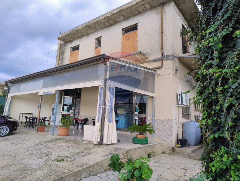 Edifício comercial em Módica