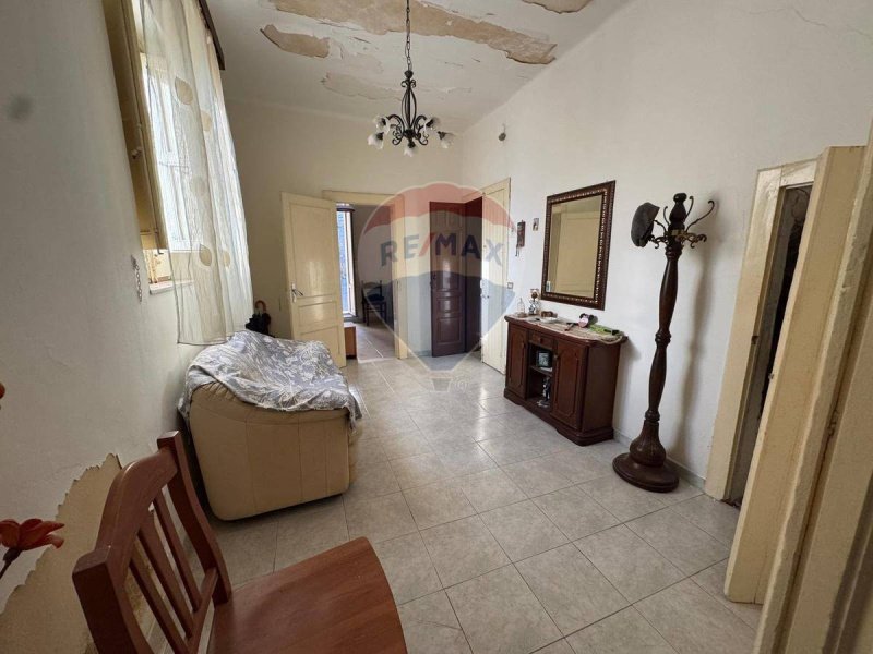 Half-vrijstaande woning in Caltagirone