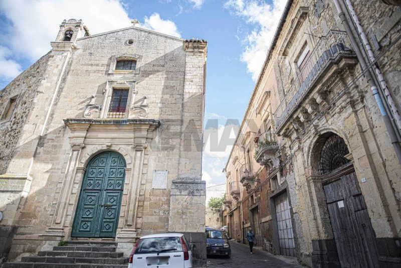 Casa geminada em Vizzini