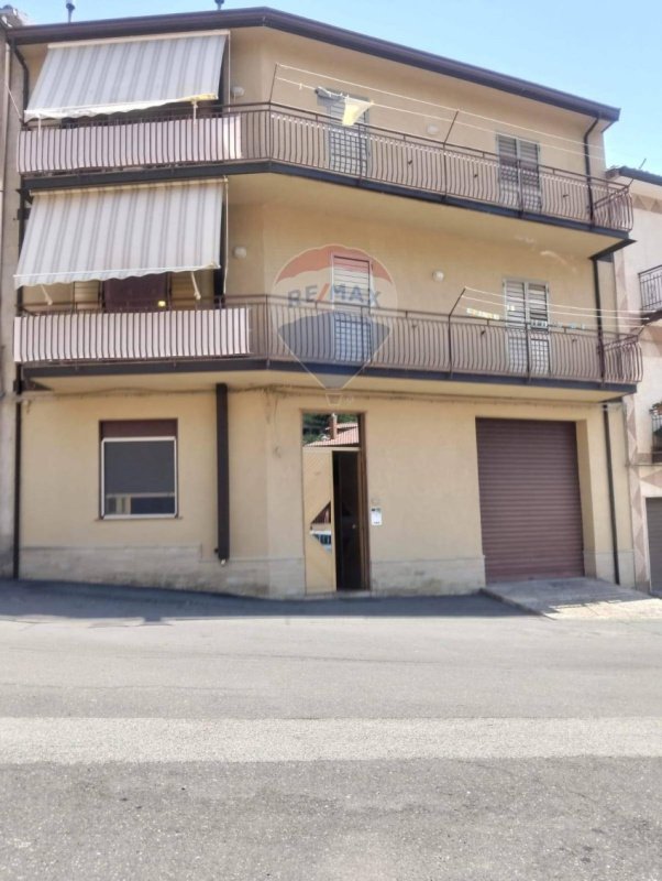 Vrijstaande woning in Santa Domenica Vittoria