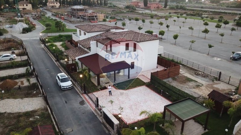 坎波费利切-迪罗切拉别墅