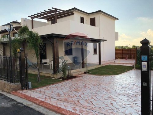 坎波费利切-迪罗切拉别墅