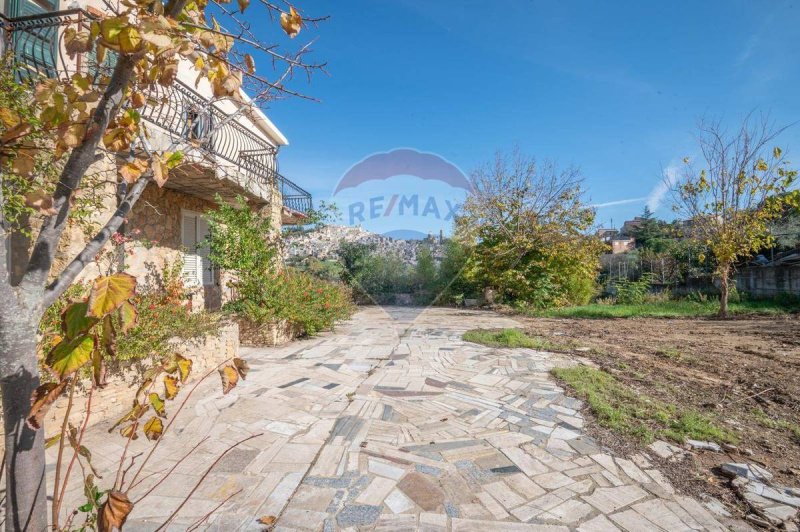 Особняк из двух квартир в Кальтаджироне