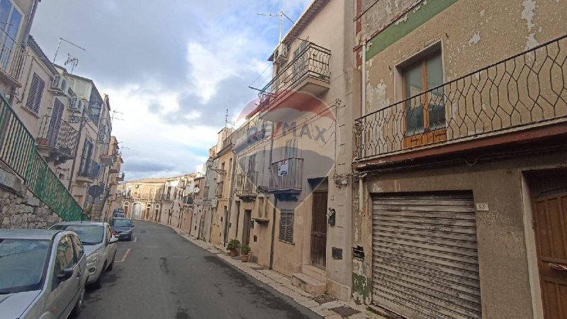 Особняк в Киарамонте-Гульфи