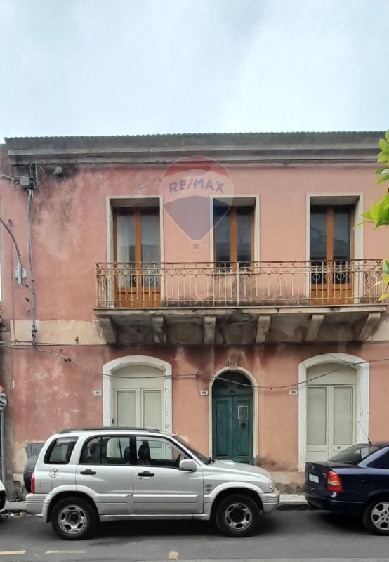 Casa indipendente a Fiumefreddo di Sicilia