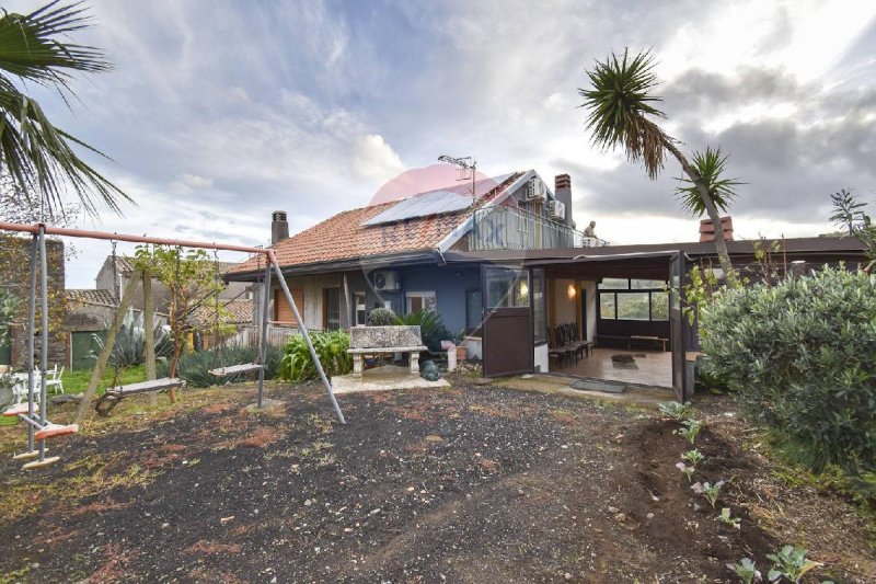 Half-vrijstaande woning in Milo