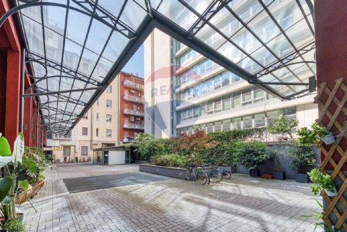 Kommersiell byggnad i Milano
