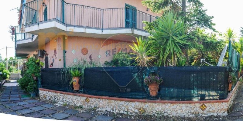 Half-vrijstaande woning in Pedara