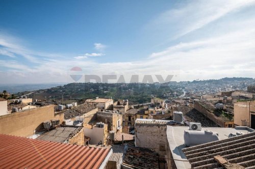 Особняк в Кальтаджироне