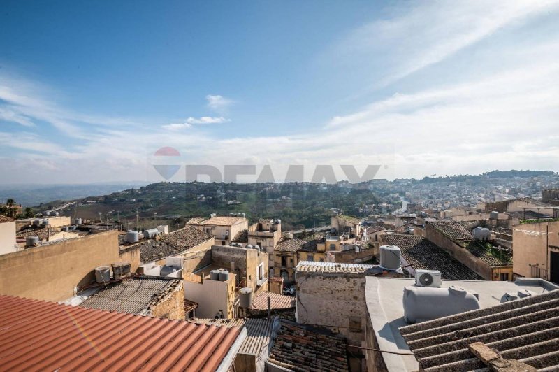 Особняк в Кальтаджироне