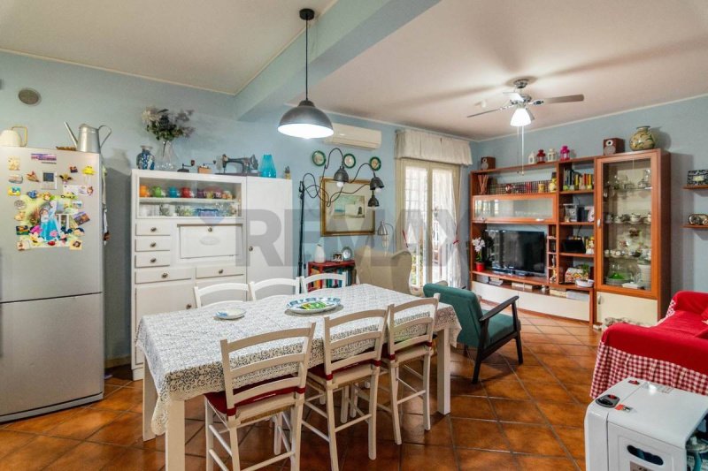 Moradia com terraço em Aci Catena