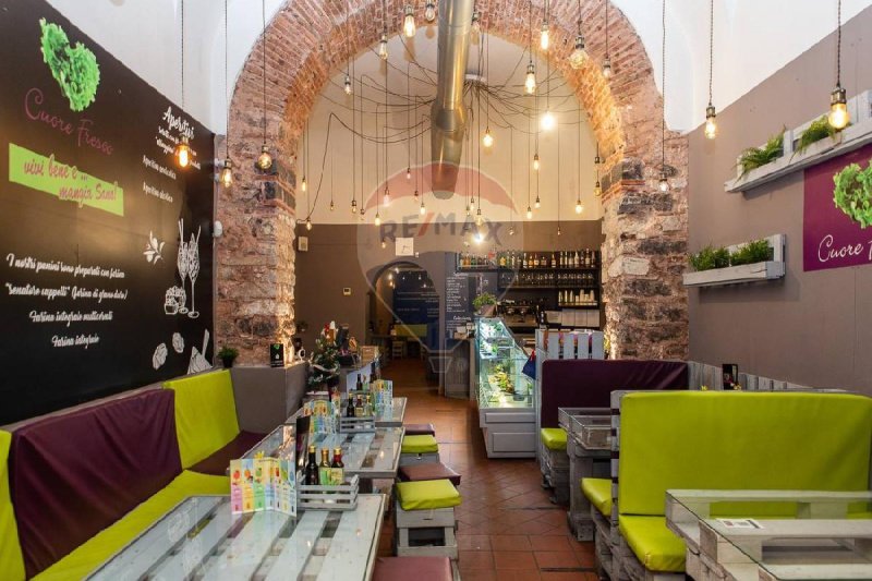 Local commercial à Aci Sant'Antonio