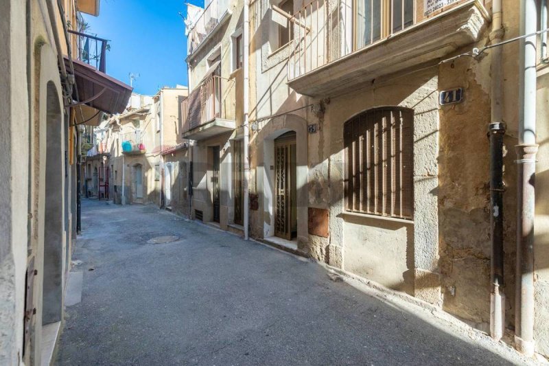 Особняк в Кальтаджироне