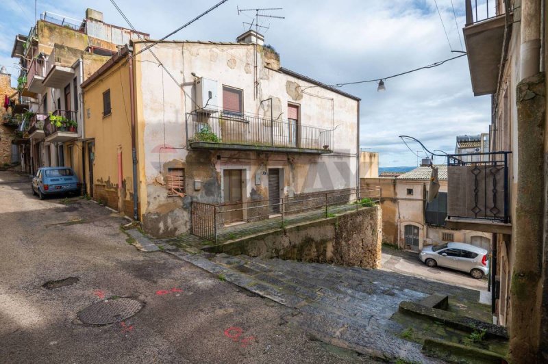 Vrijstaande woning in Caltagirone