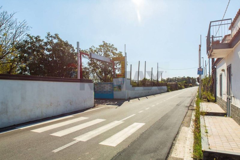 Edifício comercial em Calatabiano