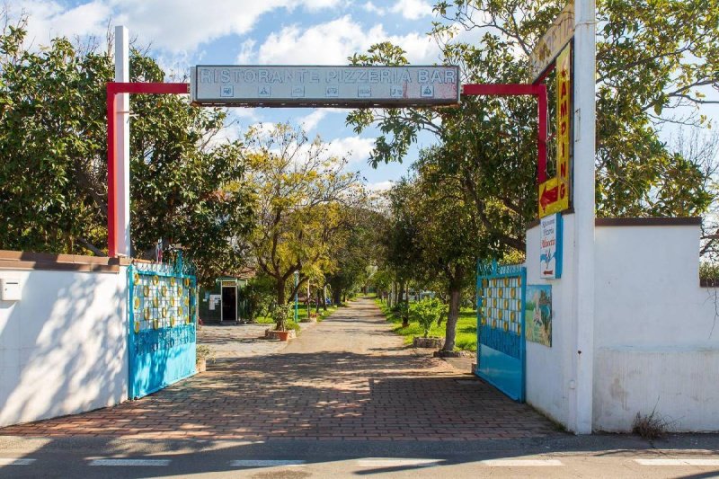 Edifício comercial em Calatabiano