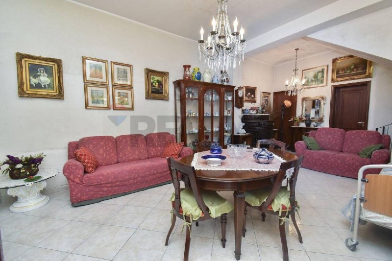 Особняк из двух квартир в Гравина-ди-Катанья