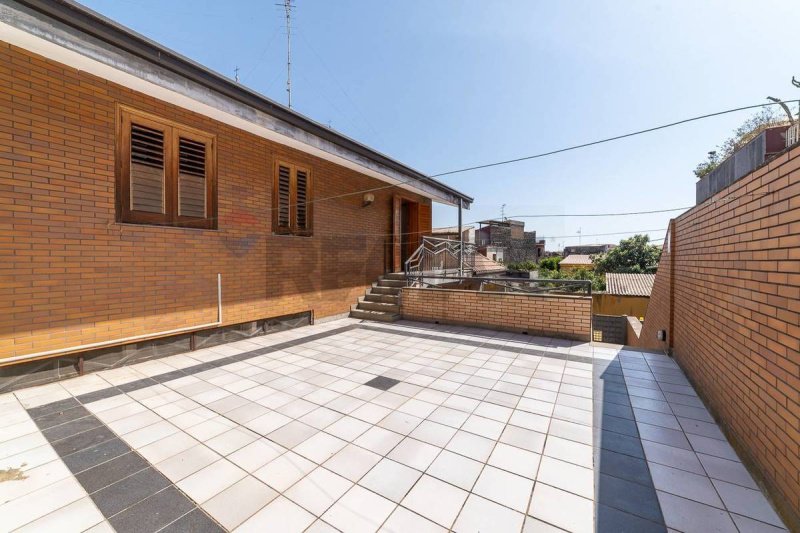 Apartamento em Aci Catena