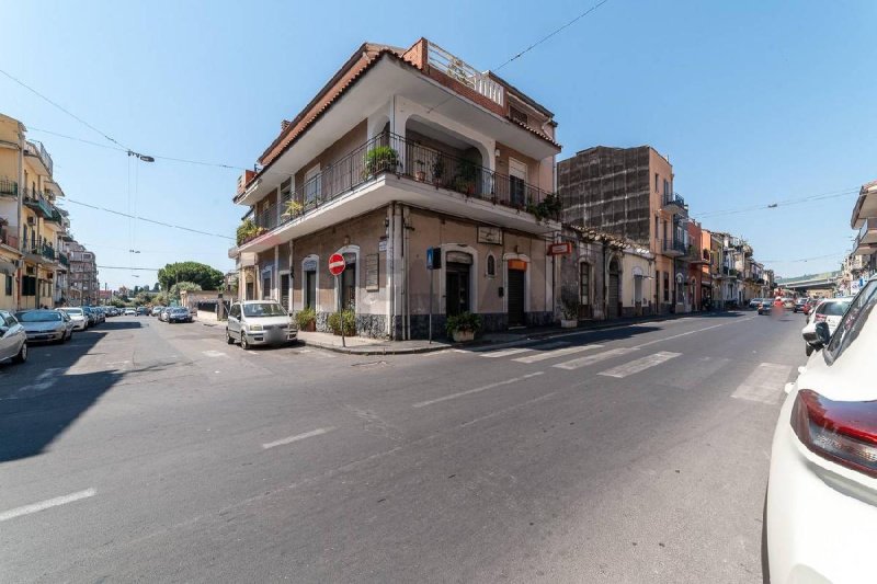 Kommersiell byggnad i Catania