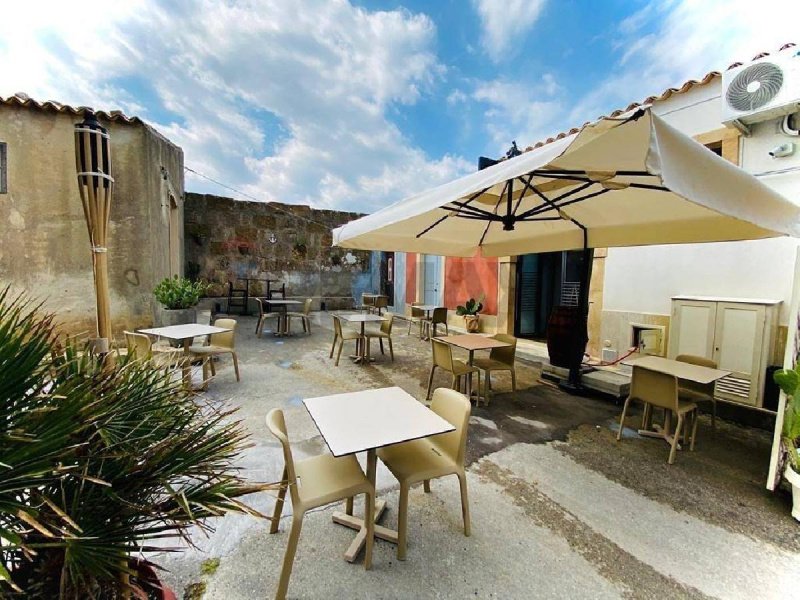 Commercial property in Avola