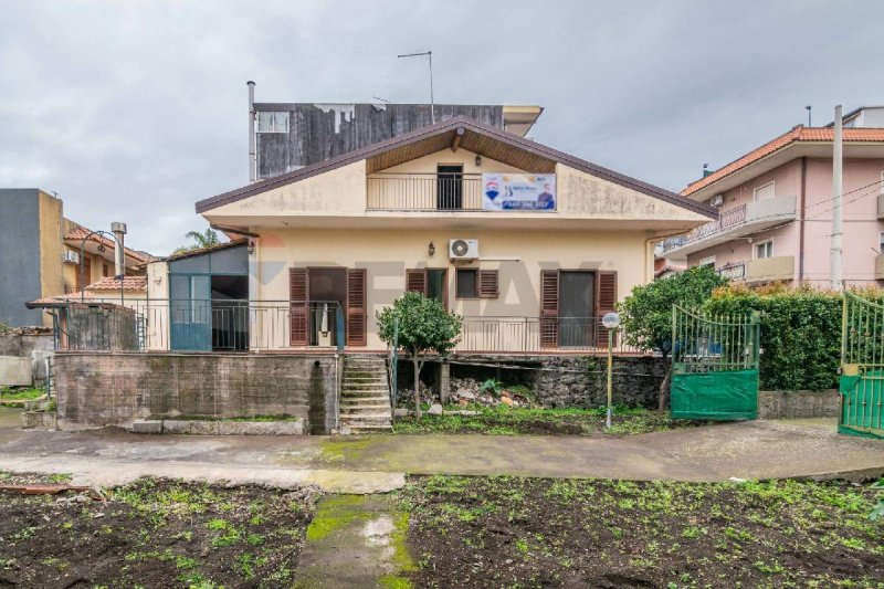 Casa independente em Aci Sant'Antonio