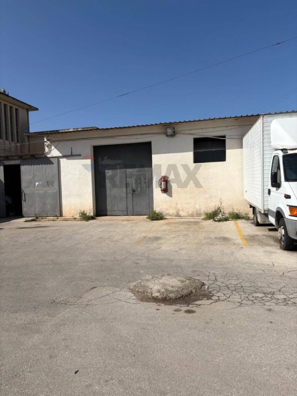 Inmueble comercial en Siracusa
