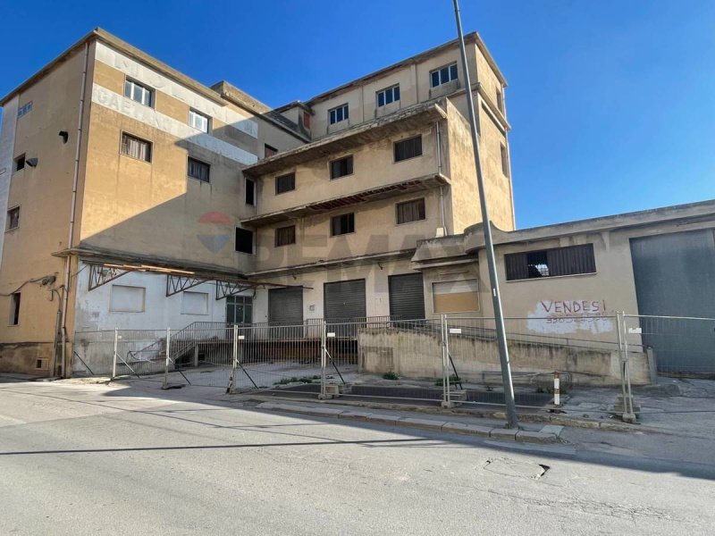 Inmueble comercial en Comiso