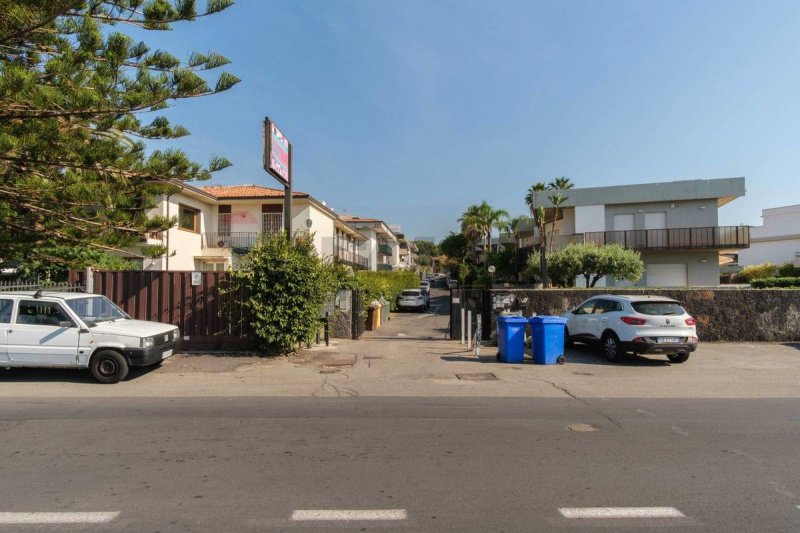 Коммерческая недвижимость в Ачи-Кастелло