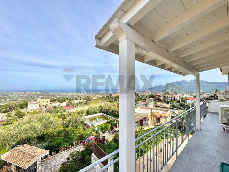 Detached house in Carini