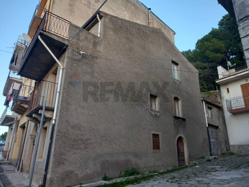 Особняк в Монтальбано-Эликона