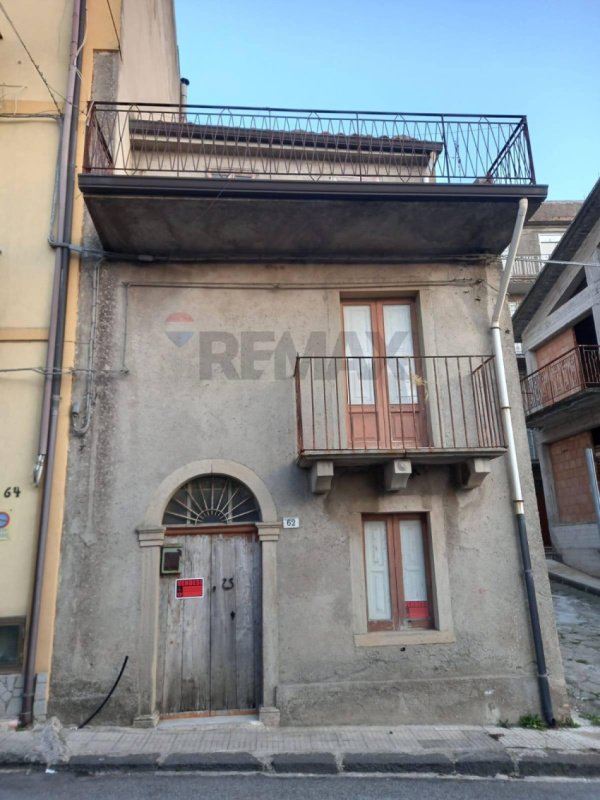 Особняк в Монтальбано-Эликона