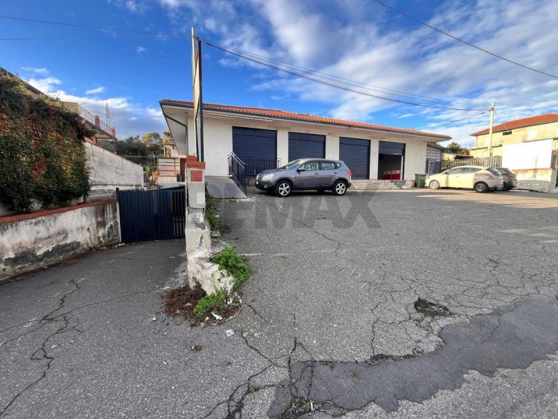 Zakelijk onroerend goed in Misterbianco