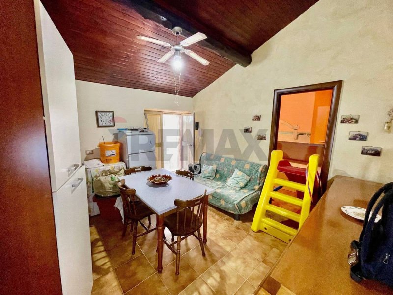 Особняк из двух квартир в Карлентини