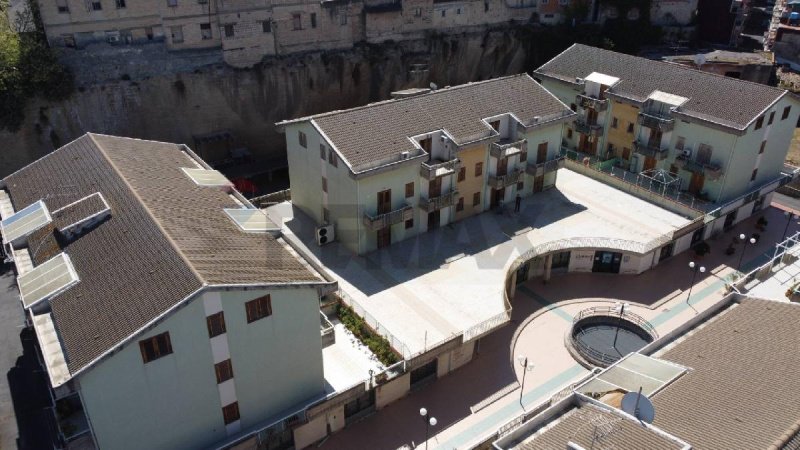 伦蒂尼商业房产