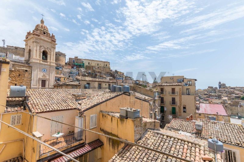 卡尔塔吉罗内公寓