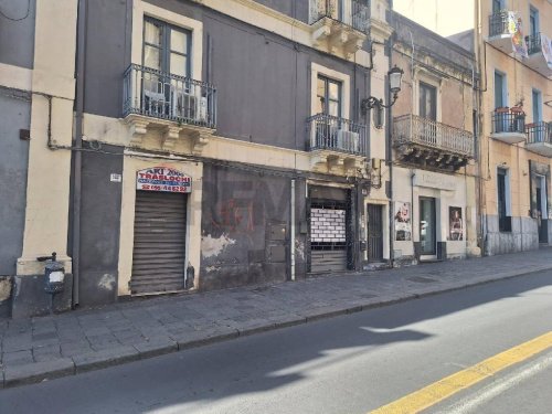 Local commercial à Catane