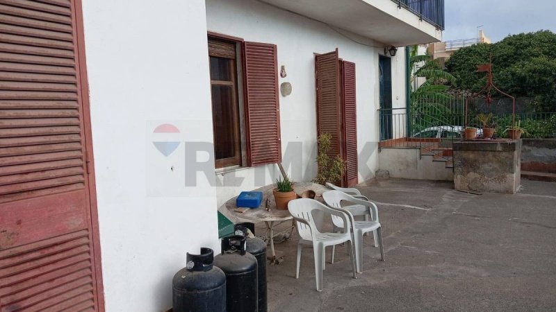 Half-vrijstaande woning in Catanië
