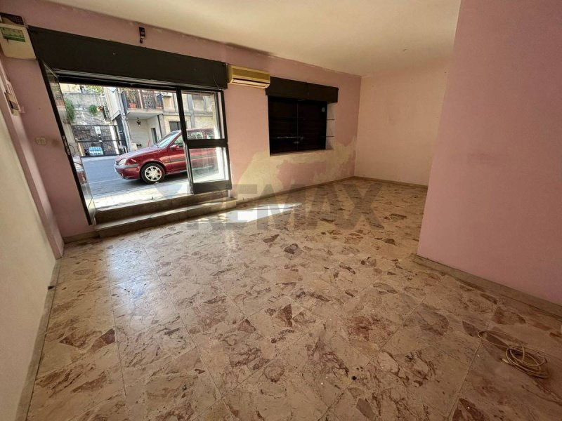 Inmueble comercial en Gravina di Catania