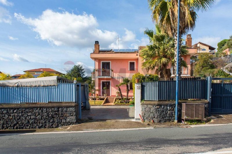 8 Bedrooms Semi-detached house for sale in Pedara [801911] | Gate-away®